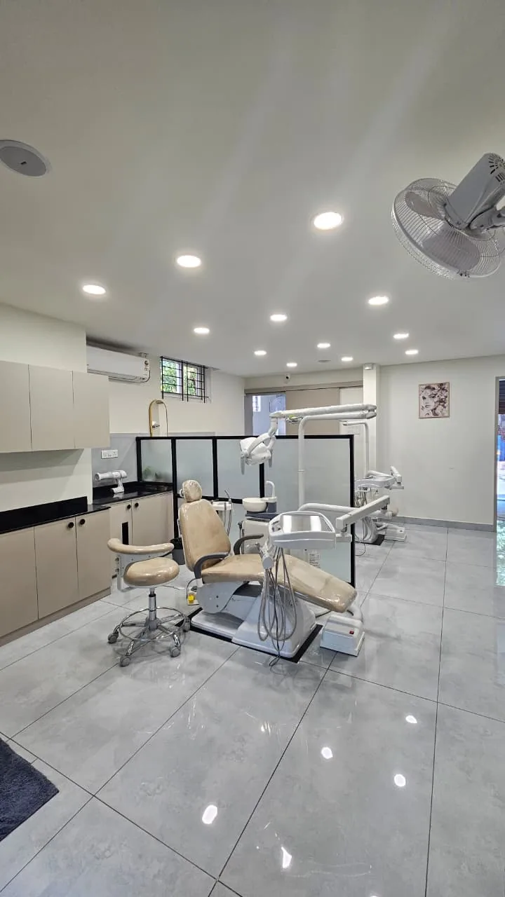 Another view of the clinic treatment area